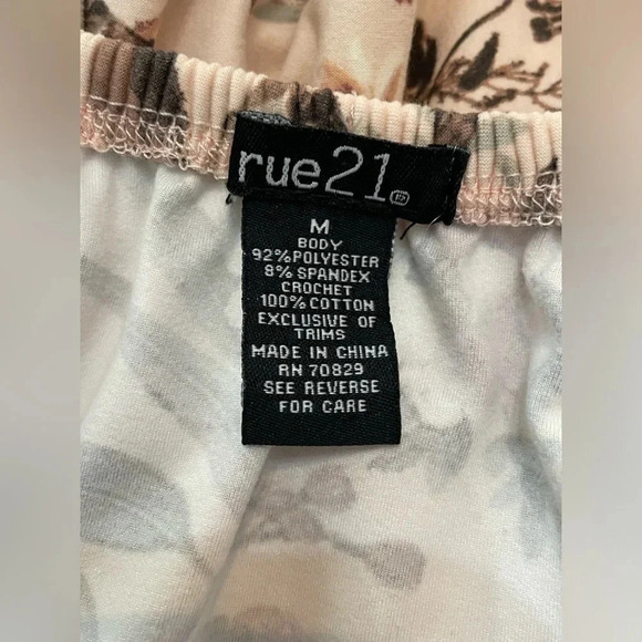 Bundle Of 2 Summer Rompers size Medium - Picture 6 of 12